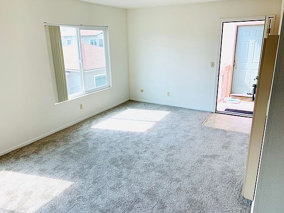3rd image of 4873 Niagara Ave #8