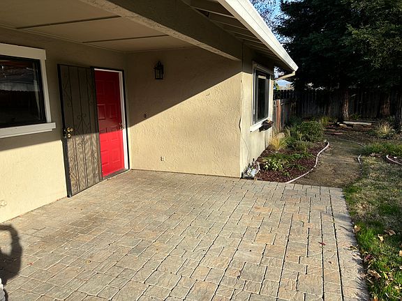 2nd image of 1049 Davis St