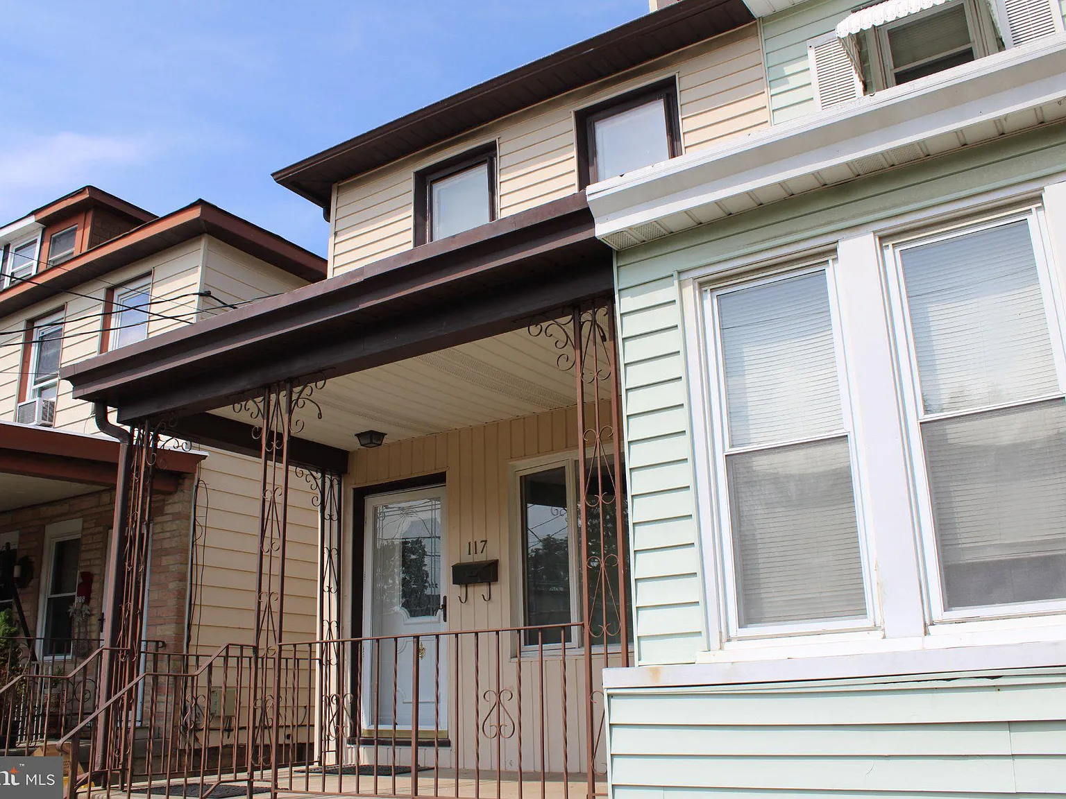 3 bed, 1.0 bath, 1176 sqft, $2,600 — Photo 3