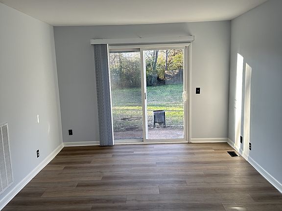 4th image of 552 Doral Country Dr