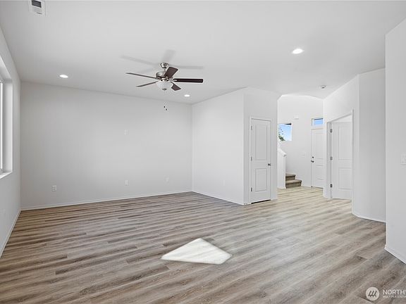 5th image of 401 N Grape Drive