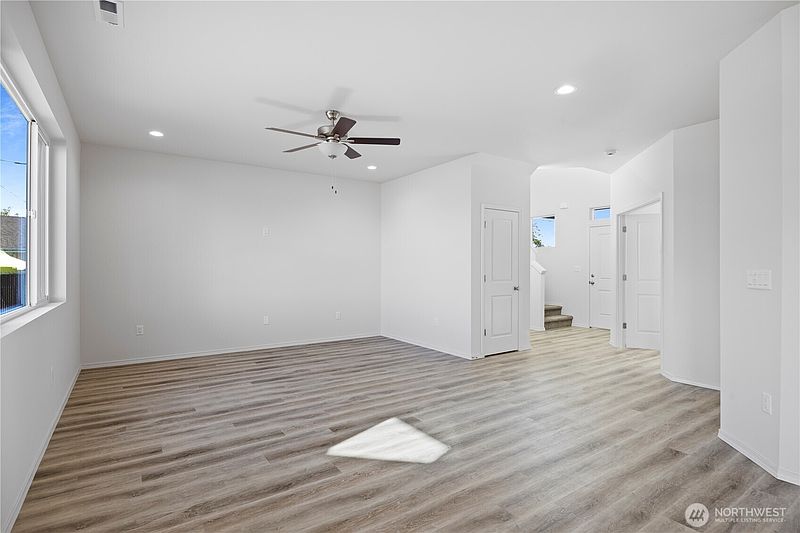 5th image of 401 N Grape Drive