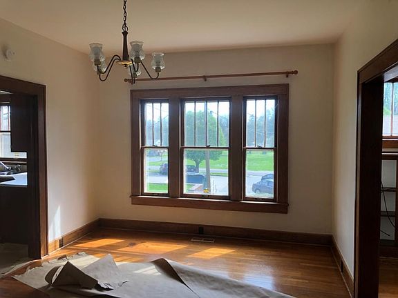 5th image of 2902 W Walnut St