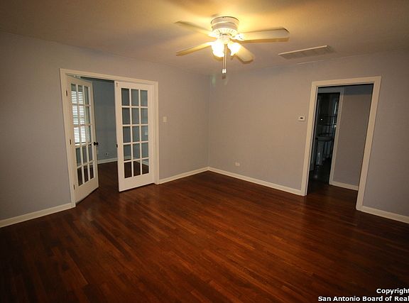 4th image of 535 W Nacogdoches St