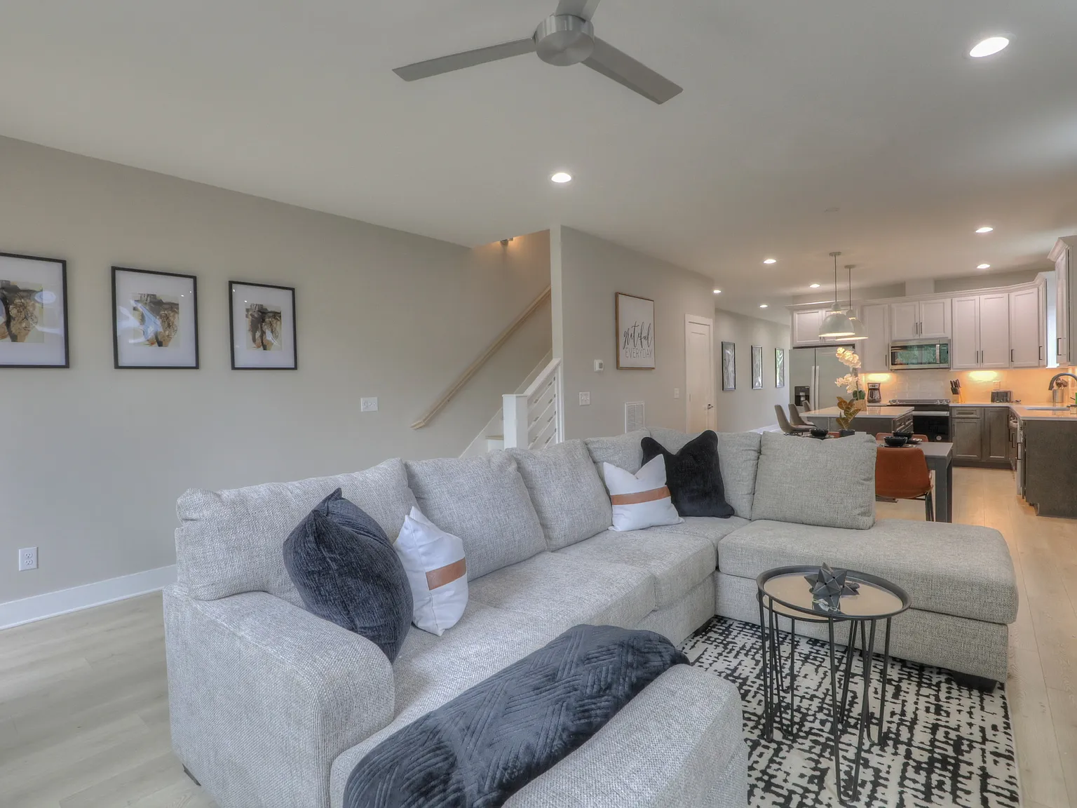 3 bed, 2088 sqft, $3,000 — Photo 4