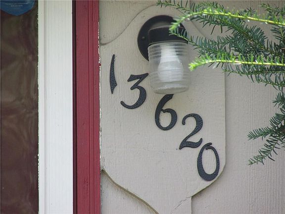3rd image of 13620 Applewood Dr