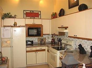 5th image of 1045 Golfview Dr #9