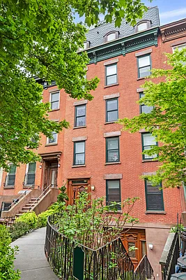 Sold by Compass | media 10