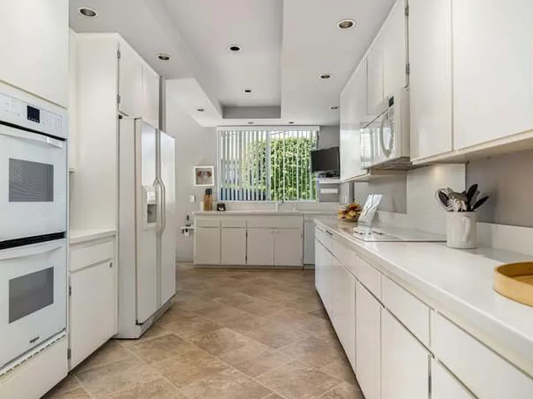 1408 Tamarisk West St — Photo 12