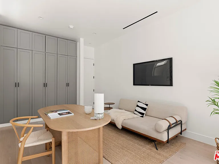 732 Indiana Ave — Photo 16