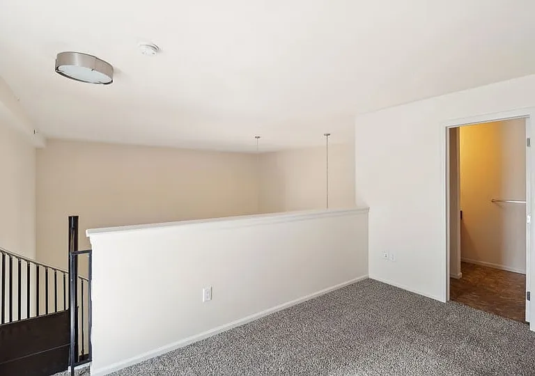 914 W Lake St — Photo 24