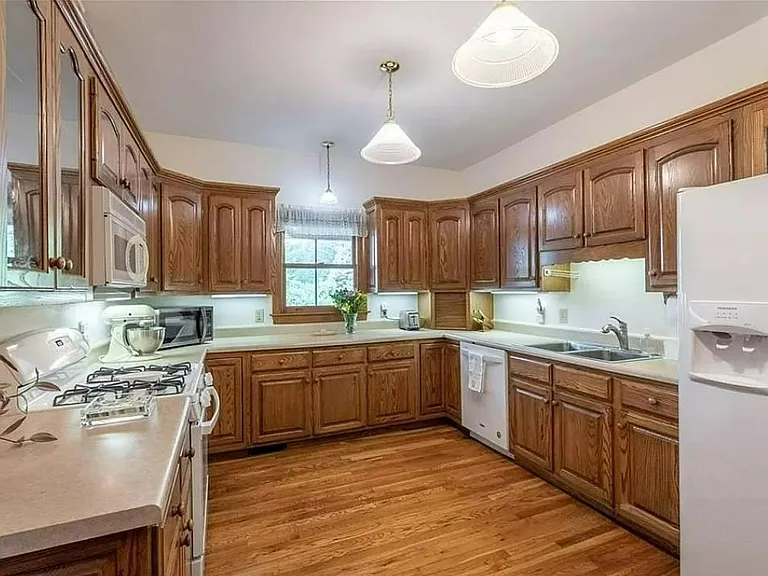 104 Woodsway Ct — Photo 15
