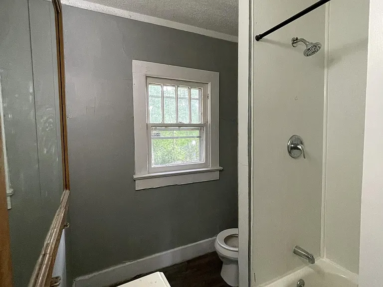 2702 Woodside St — Photo 5
