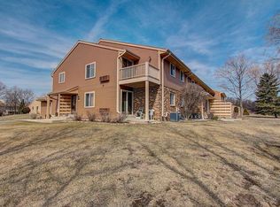 4634 S Woodland Dr #4634, Greenfield, WI 53220