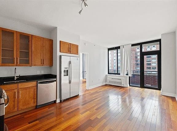 4th image of 389 Washington St APT 29C