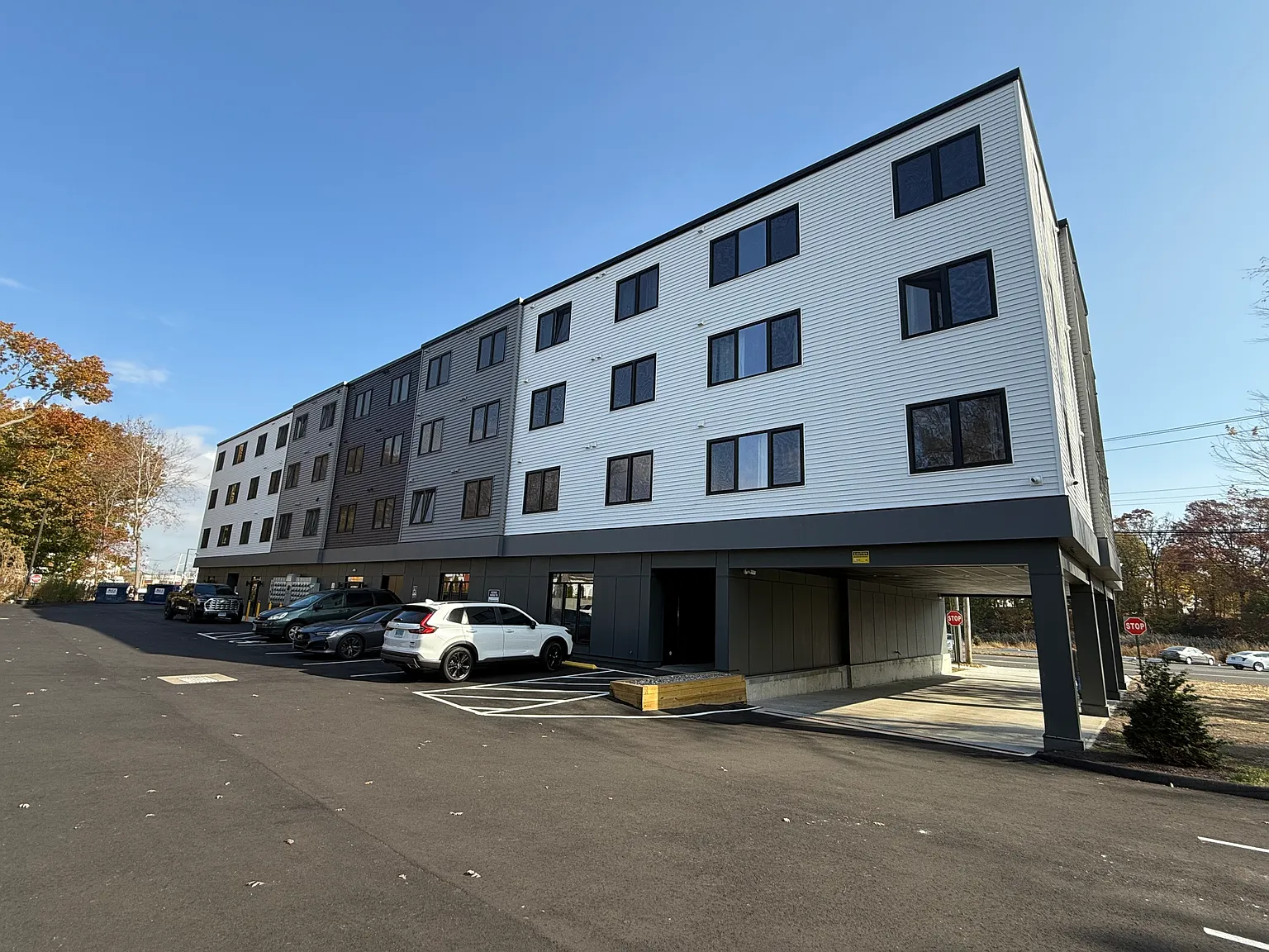 211 Ferry Blvd — Photo 2