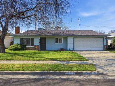 2204 Fairmont Drive, Hanford, CA, 93230