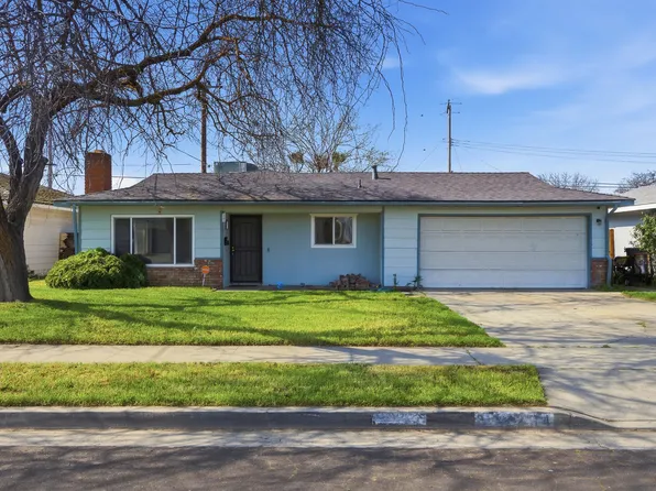 2204 Fairmont Drive, Hanford, CA 93230