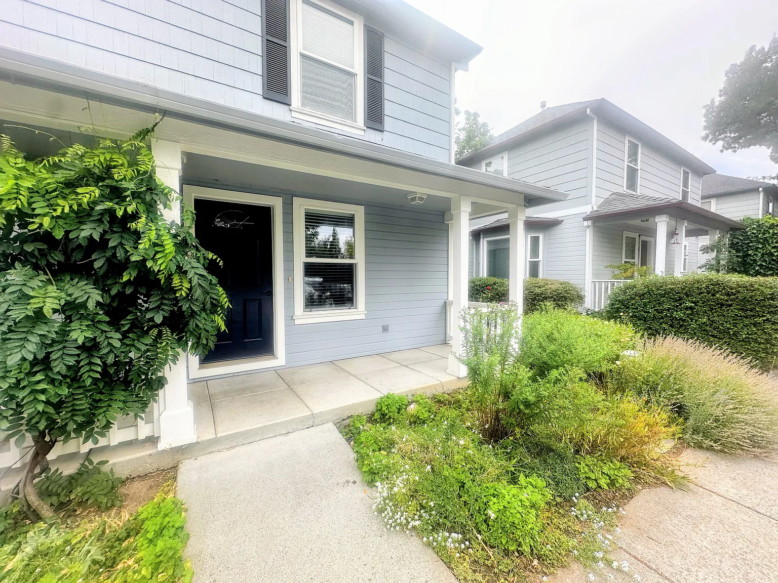 3 bed, 2.5 bath, 1388 sqft, $2,200 — Photo 3
