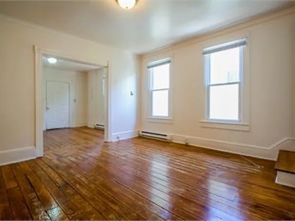 108 E South St, Martinsburg, WV 25401