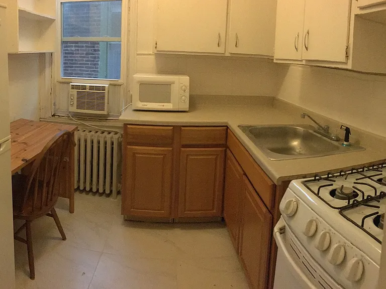 407 S 43rd St #3 — Photo 3
