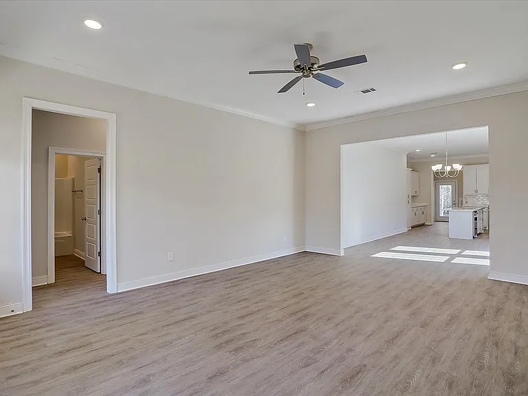 707 Heartwood Ln — Photo 17