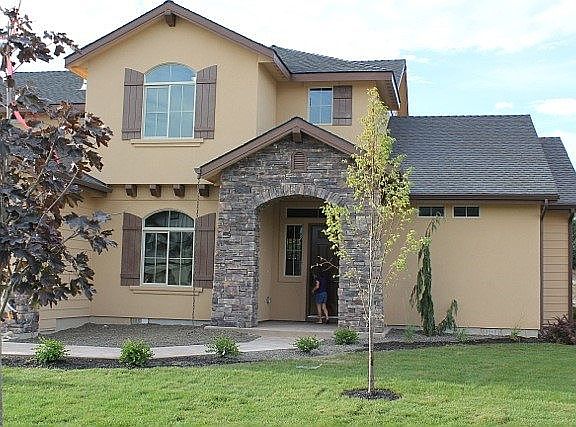 Covered rock entry way