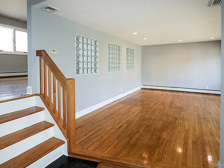 874 Seamans Neck Rd — Photo 5