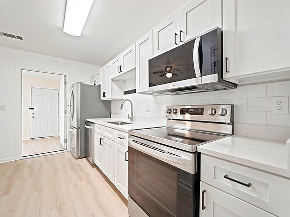4th image of 30 Brittany Ct