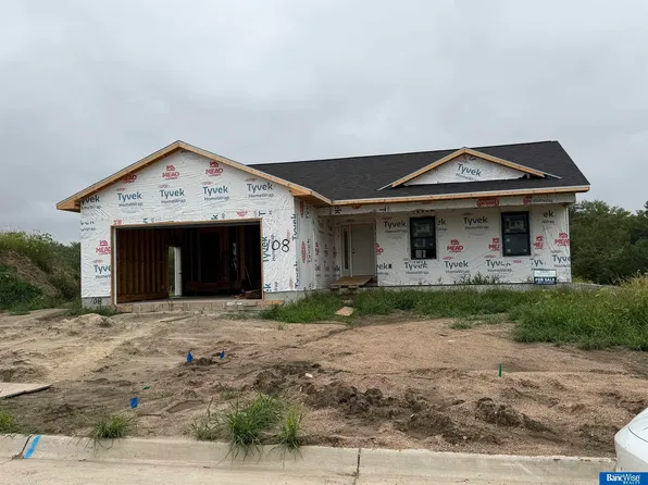 108 Belohlavy Dr, Crete, NE 68333