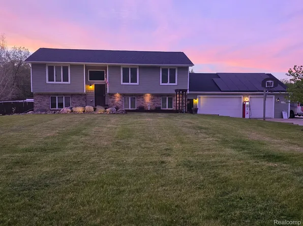 5158 Coldwater Rd, Lapeer, MI 48446