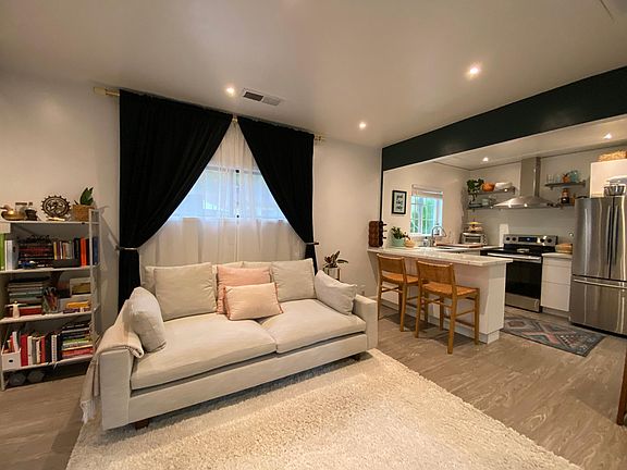 3rd image of 2615 Land Park Dr #B