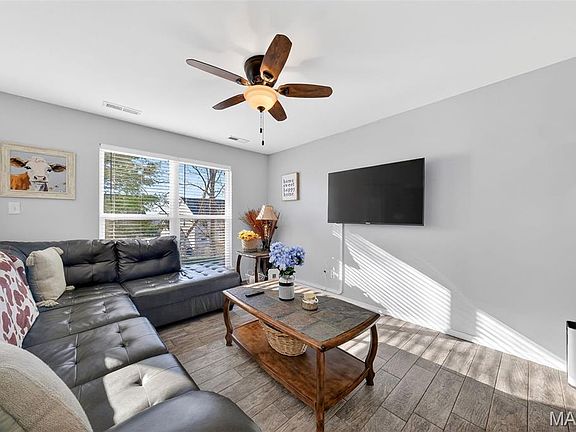 3rd image of 122 Homeshire Dr #11