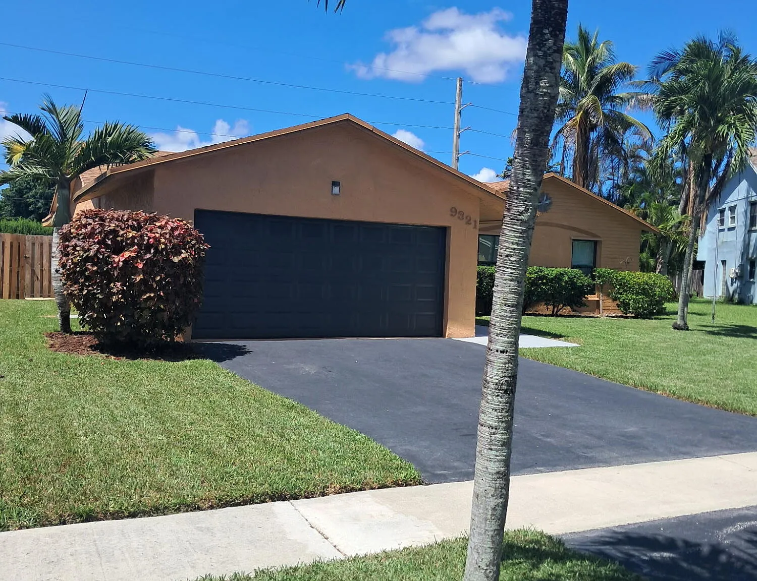 3 bed, 2.0 bath, 1630 sqft, $3,800 — Photo 3