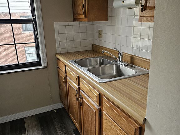 4th image of 532 Corona Ave #C