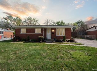 20624 Carlier St, Clinton Township, MI 48035