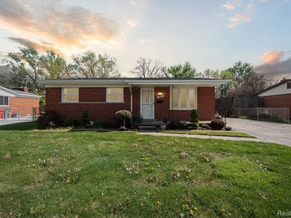 20624 Carlier St, Clinton Township, MI 48035
