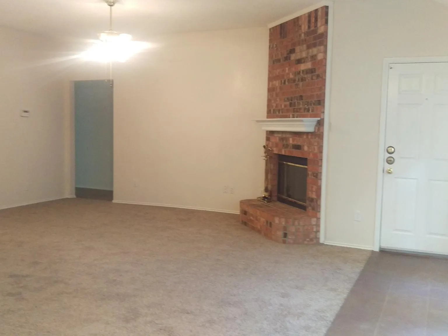 3 bed, 1313 sqft, $2,000 — Photo 4