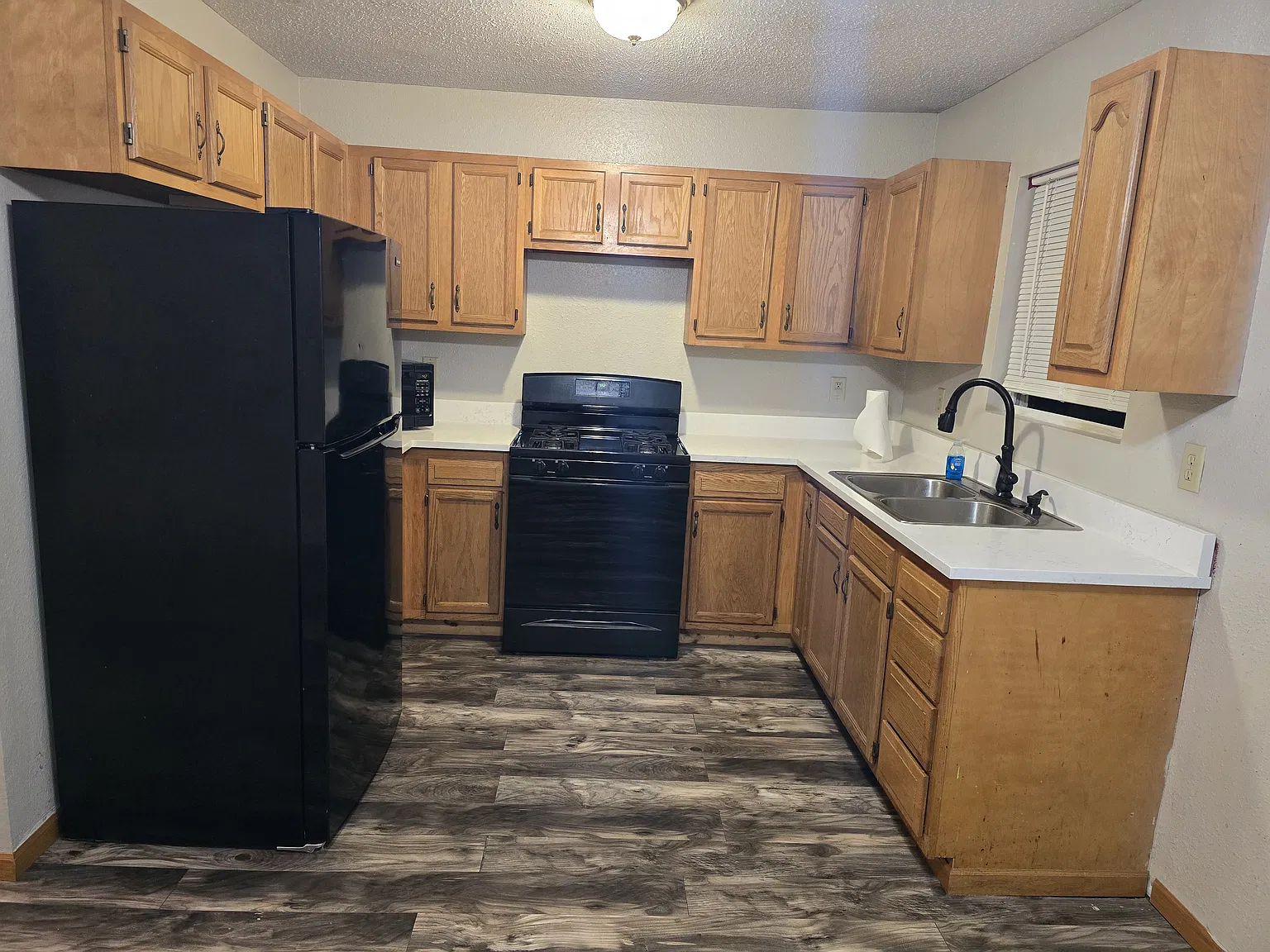 2 bed, 900 sqft, $950 — Photo 3