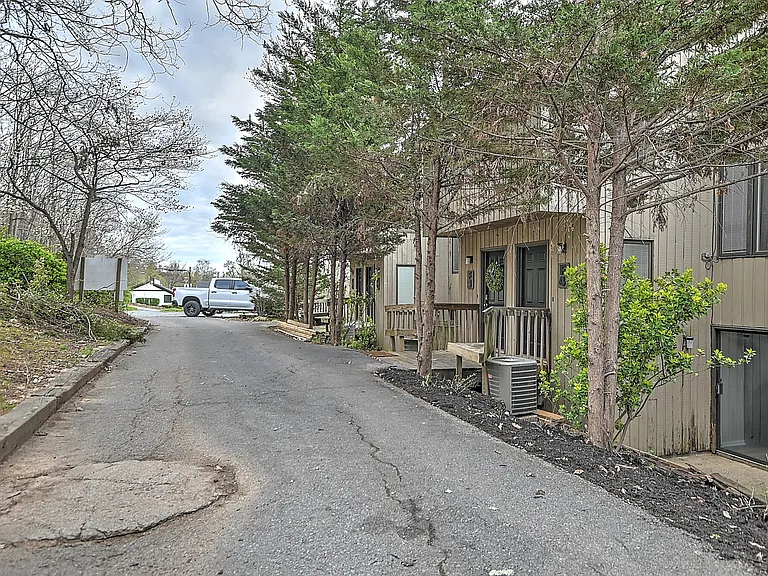 109 Beechnut St #4 — Photo 30