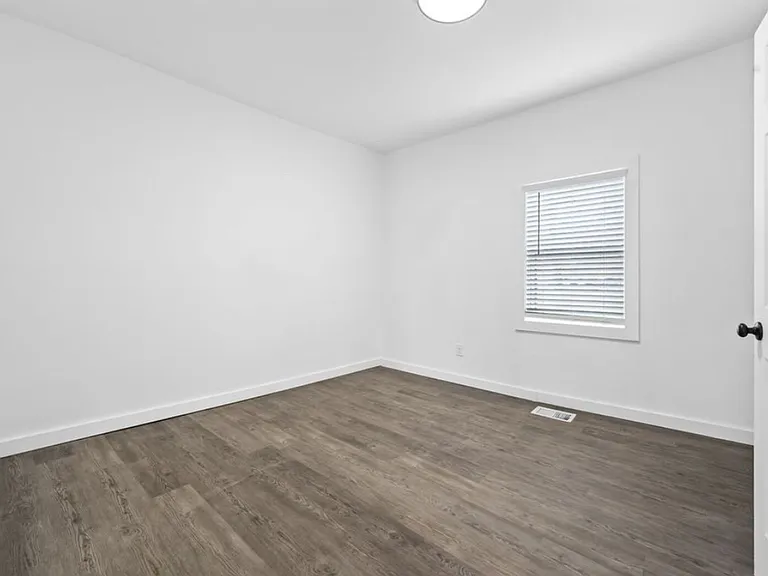 214 Owens St — Photo 7