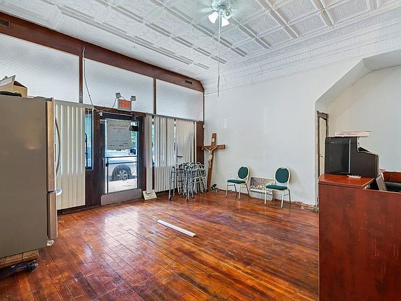 3rd image of 3149 Meramec St