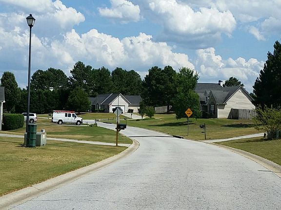 5th image of 281 Windermere Dr