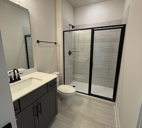 Downstairs bath w/walk-in shower