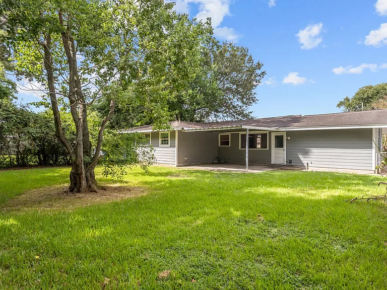 900 Carolina Dr — Photo 10