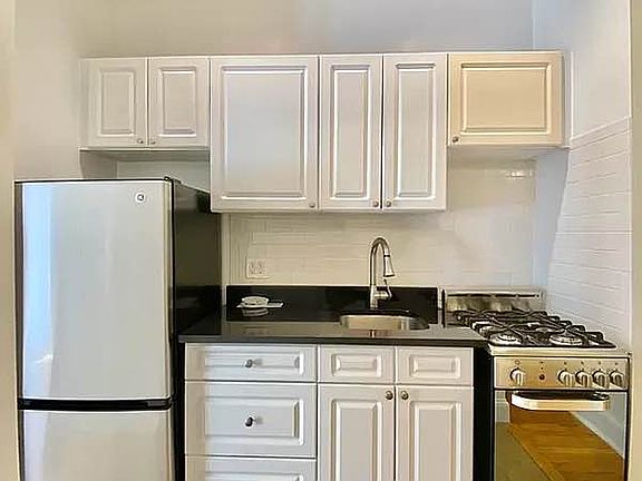 4th image of 21 Leroy St APT 10