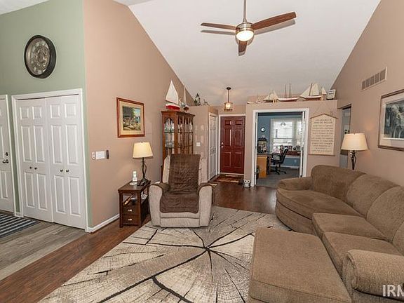 3rd image of 812 Eagle Cove Dr