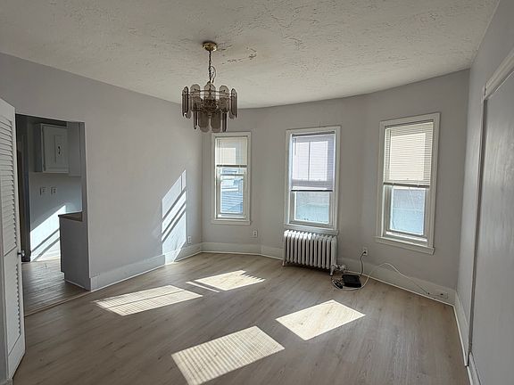 2nd image of 33 Everett Ave
