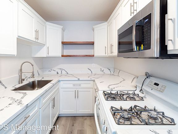3rd image of 517 Venice Way APT B