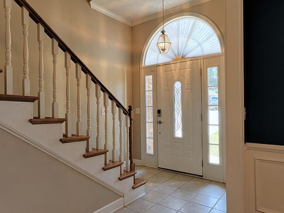 5th image of 105 Bainbridge Drive